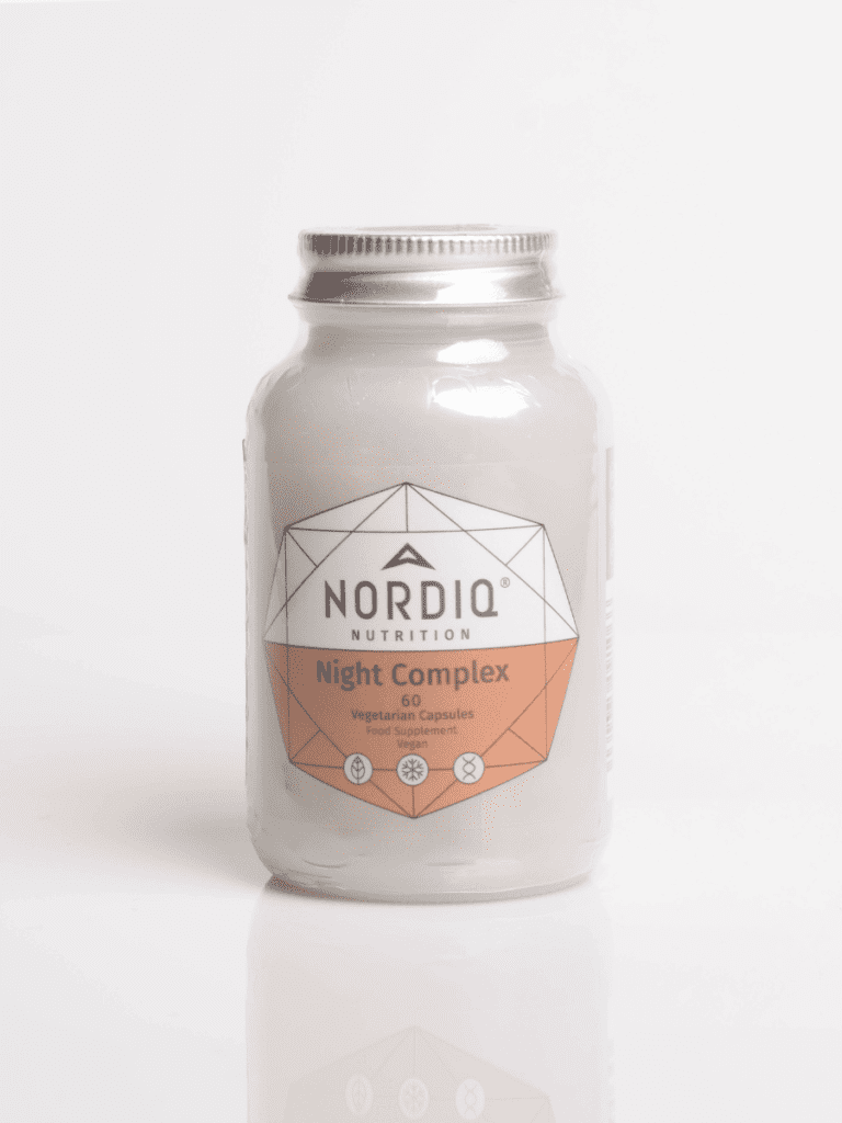 NORDIQ Night Complex kosttilskuddsflaske 60 vegetariske kapsler med metallokk og oransje etikett