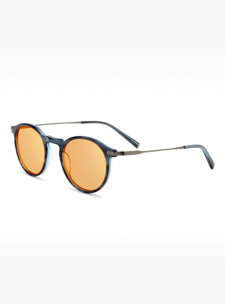 Runde solbriller med blå transparent stel, orange linser og tynde metalstængler